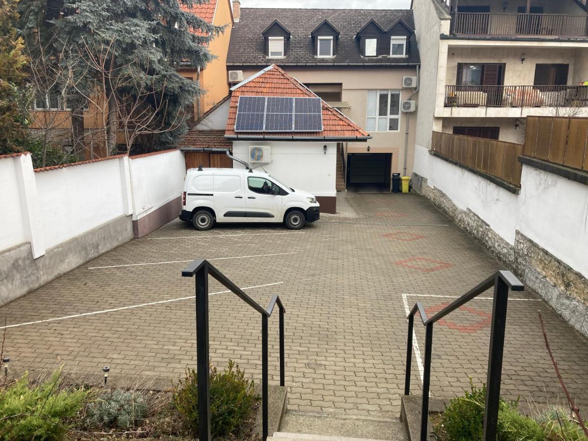 Oreo Apartman Eger Exterior foto